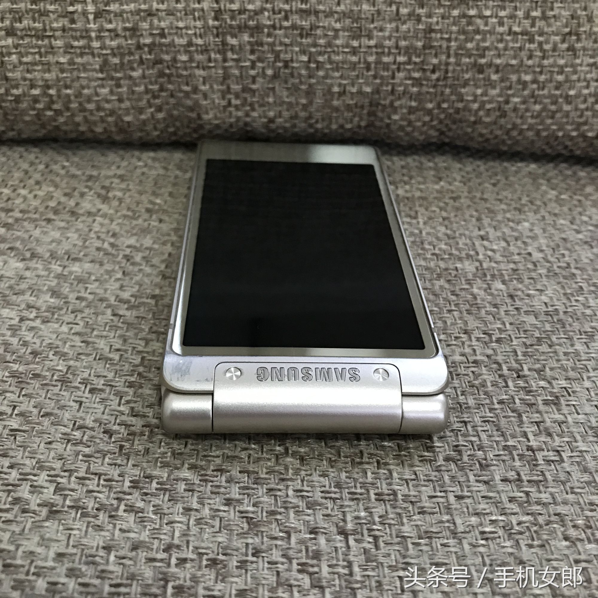 三星w2016翻盖现在多少钱,三星w2019翻盖刚出来价格