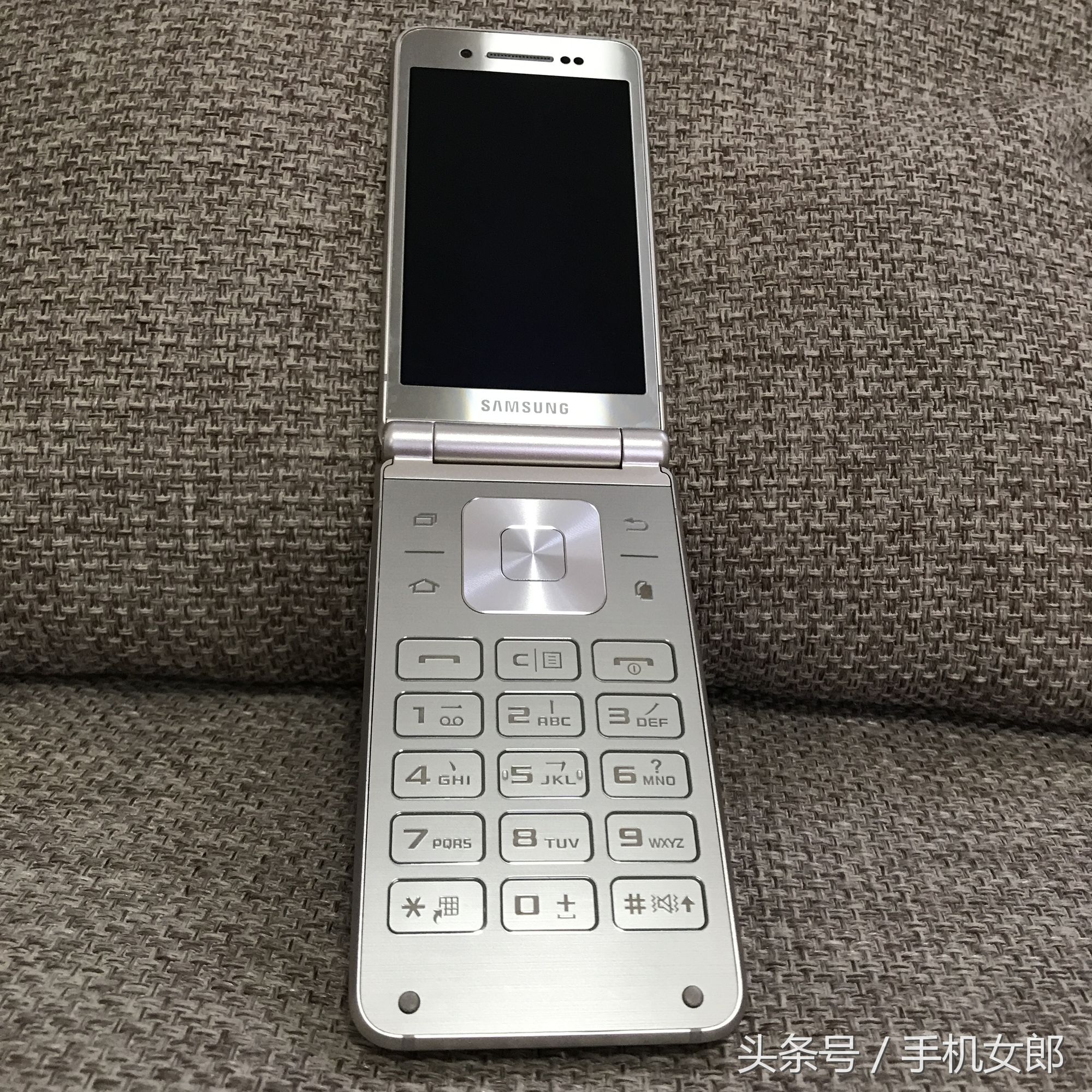 三星w2016翻盖现在多少钱,三星w2019翻盖刚出来价格