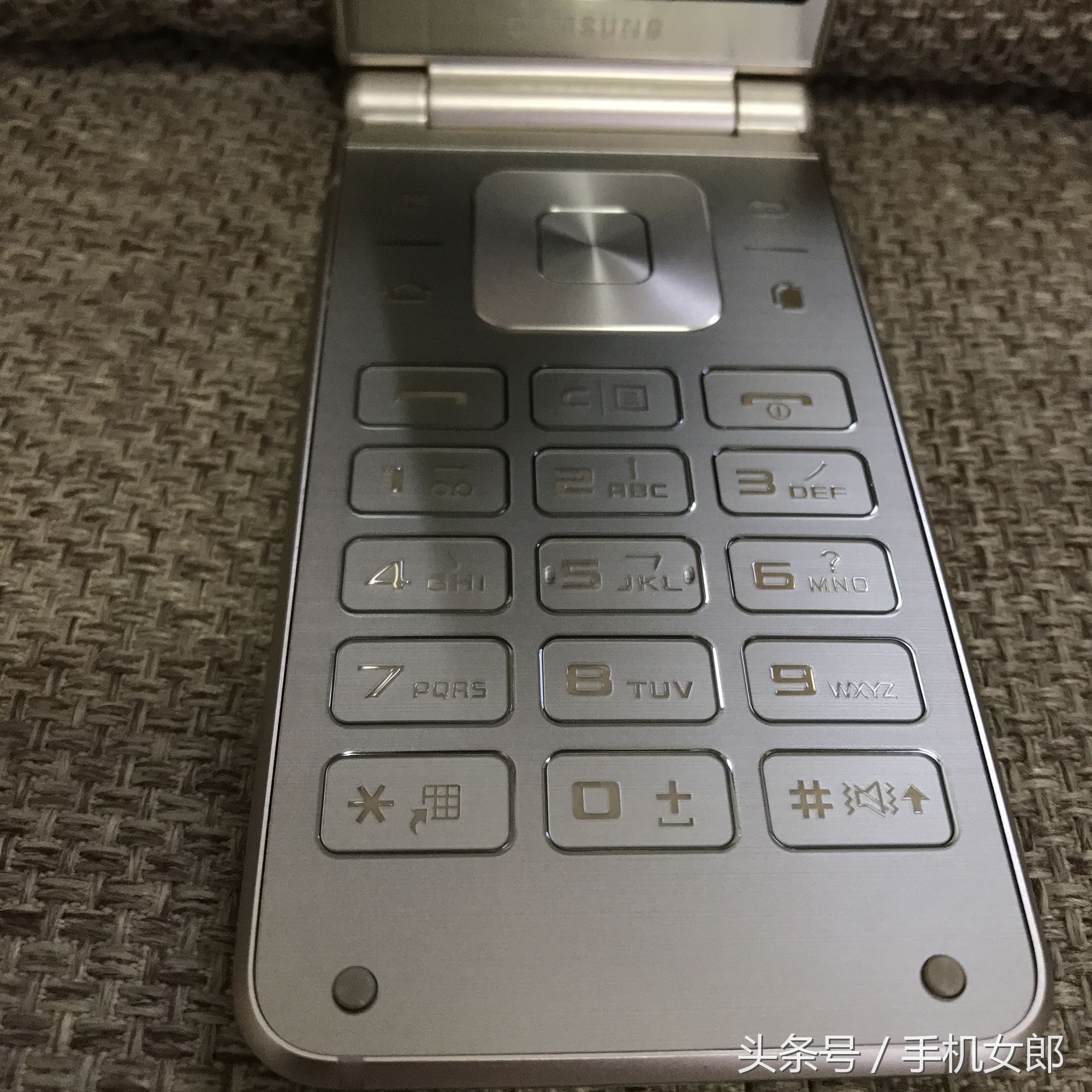 三星w2016翻盖现在多少钱,三星w2019翻盖刚出来价格