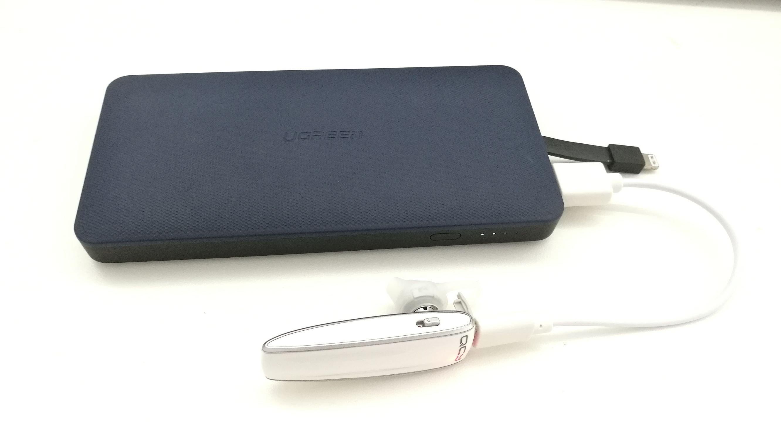 为什么充电宝不能给苹果耳机充电,无线磁吸充电宝给蓝牙耳机充电