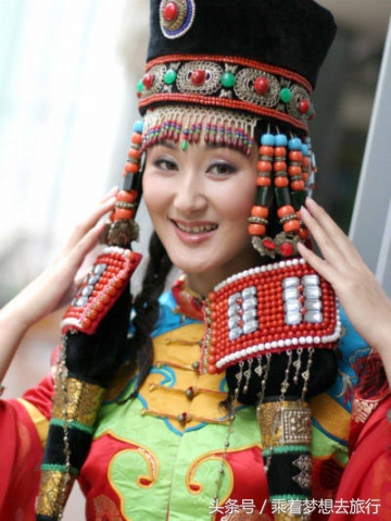 西双版纳少数民族服装,少数民族的服装有哪些