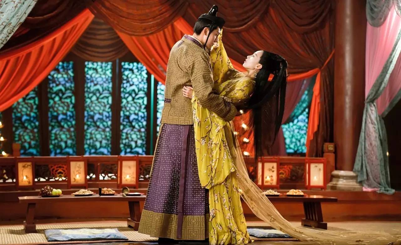 醉玲珑开播盛典陈伟霆做动作,陈伟霆在醉玲珑中被吐槽