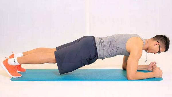 平板支撑注意事项,平板支撑的标准动作及注意事项