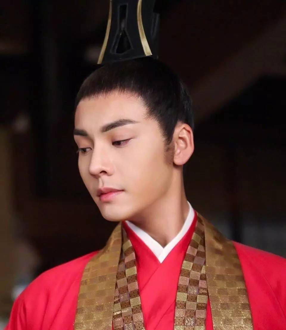 醉玲珑开播盛典陈伟霆做动作,陈伟霆在醉玲珑中被吐槽