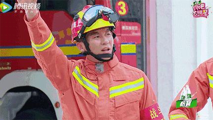 鹿晗约吧大明星,鹿晗关晓彤2017新年心愿