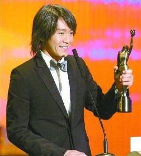 客串3秒就能赚300万，他却选择拒绝，日常座驾仅为自行车