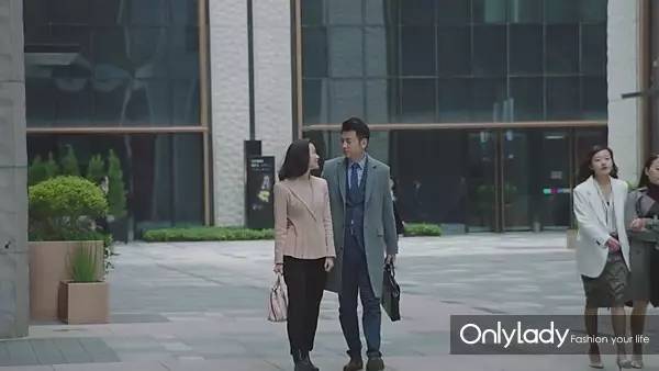 谁的前半生不曾爱错人穿错衣？子君的逆袭从这些单品开始