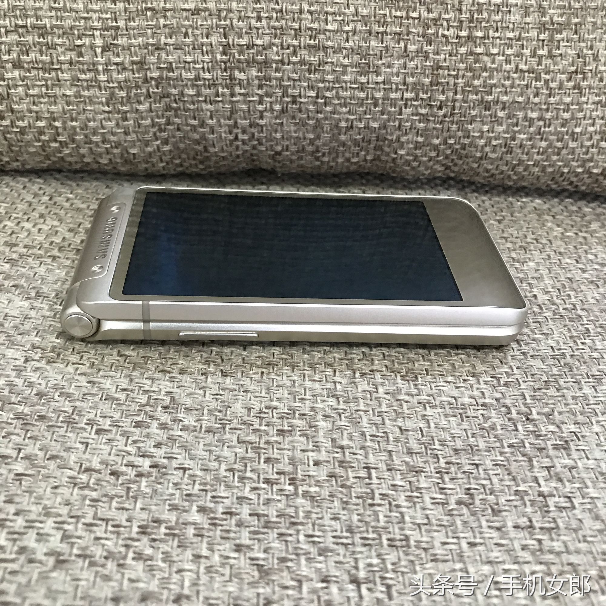 三星w2016翻盖现在多少钱,三星w2019翻盖刚出来价格