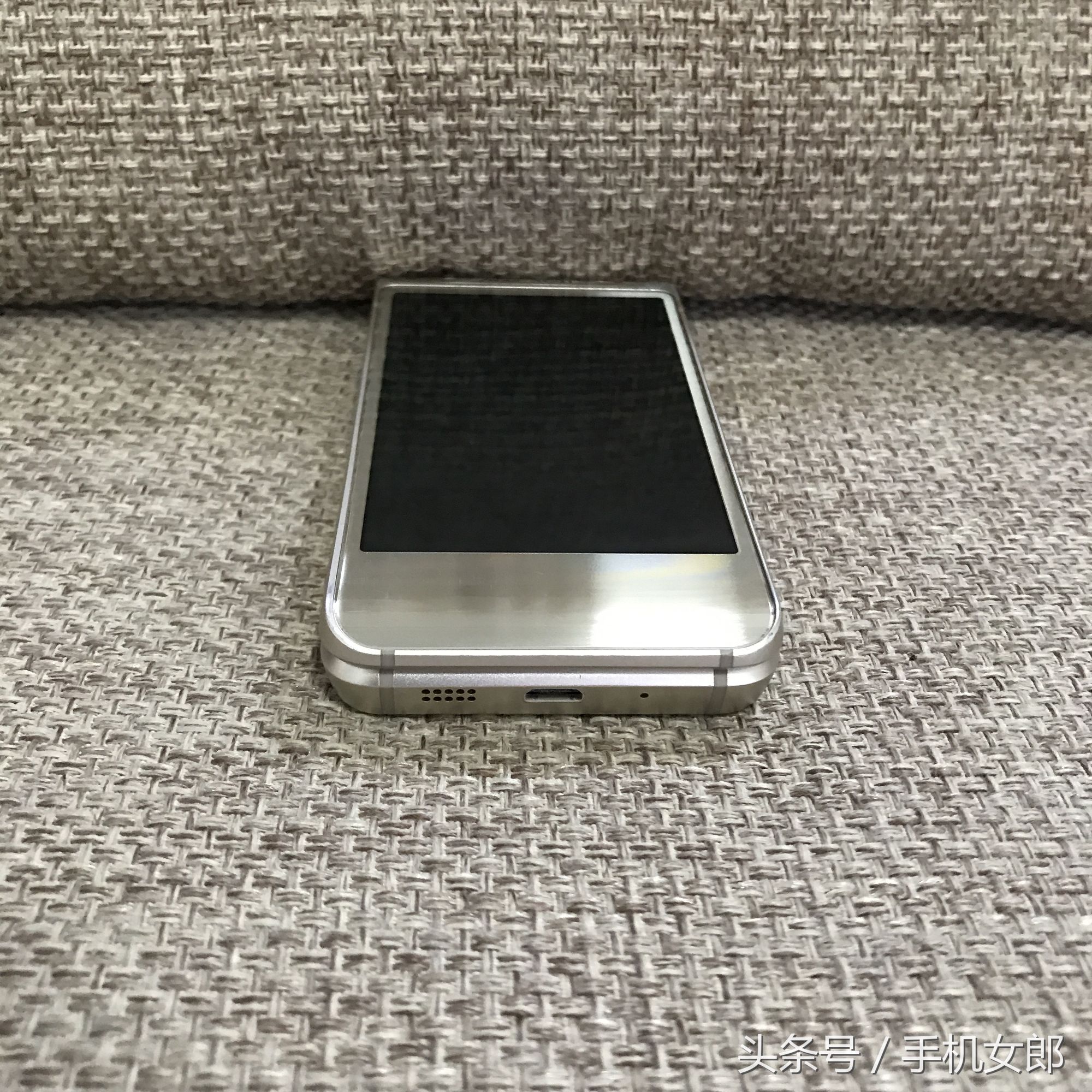 三星w2016翻盖现在多少钱,三星w2019翻盖刚出来价格