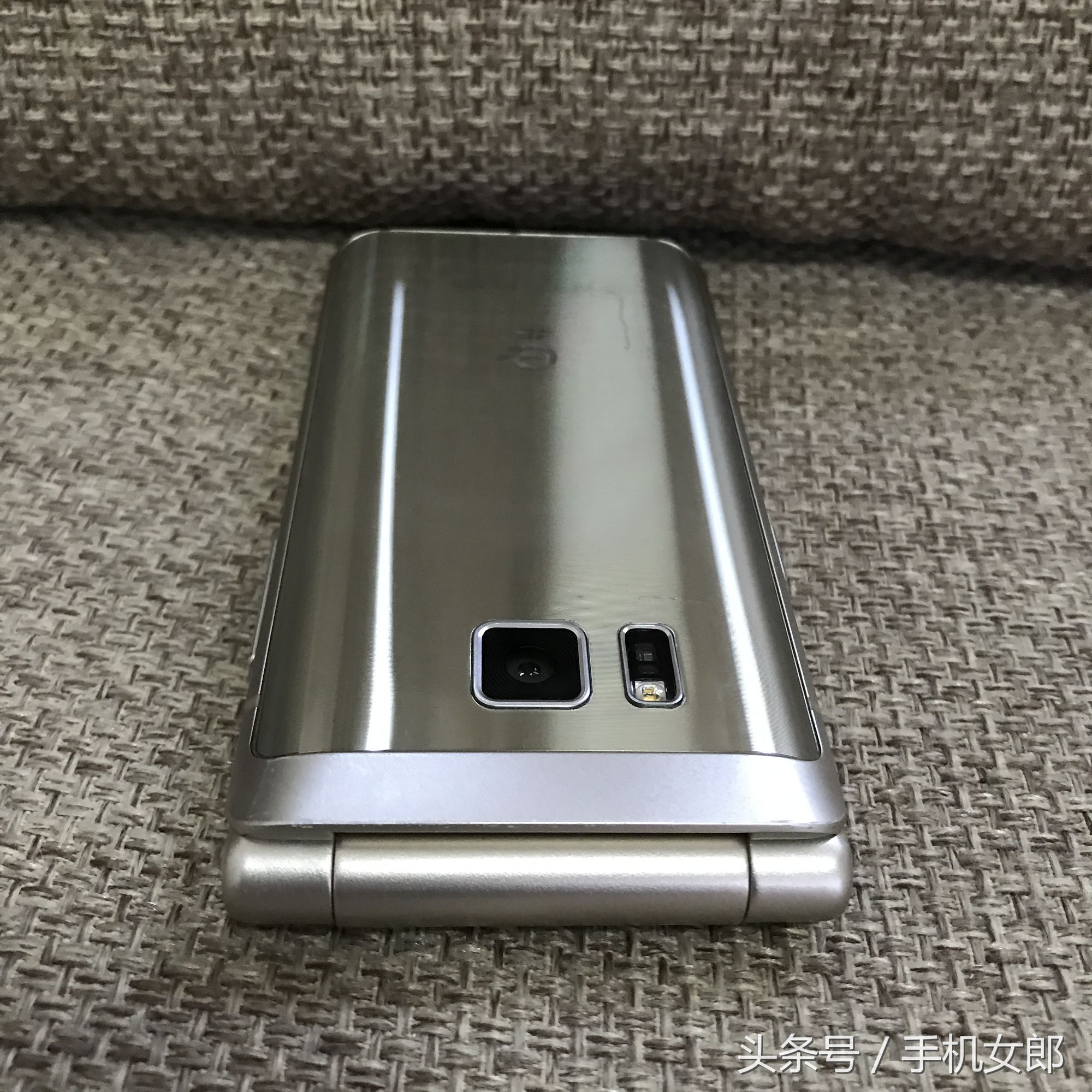 三星w2016翻盖现在多少钱,三星w2019翻盖刚出来价格