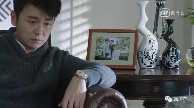 唐晶戴的项链前半生,唐晶戴戒指