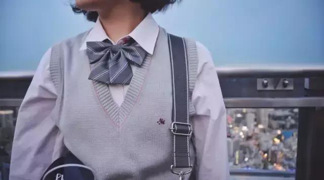 被全国嫌弃的校服,韩国女孩羡慕中国校服