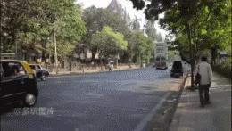 足球球员顶峰身价多少亿,足球员身价是谁的钱