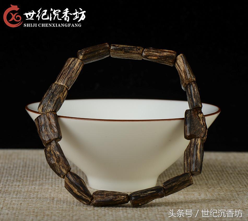 沉香和沉香木手串什么价格,普通的沉香木手串值钱吗