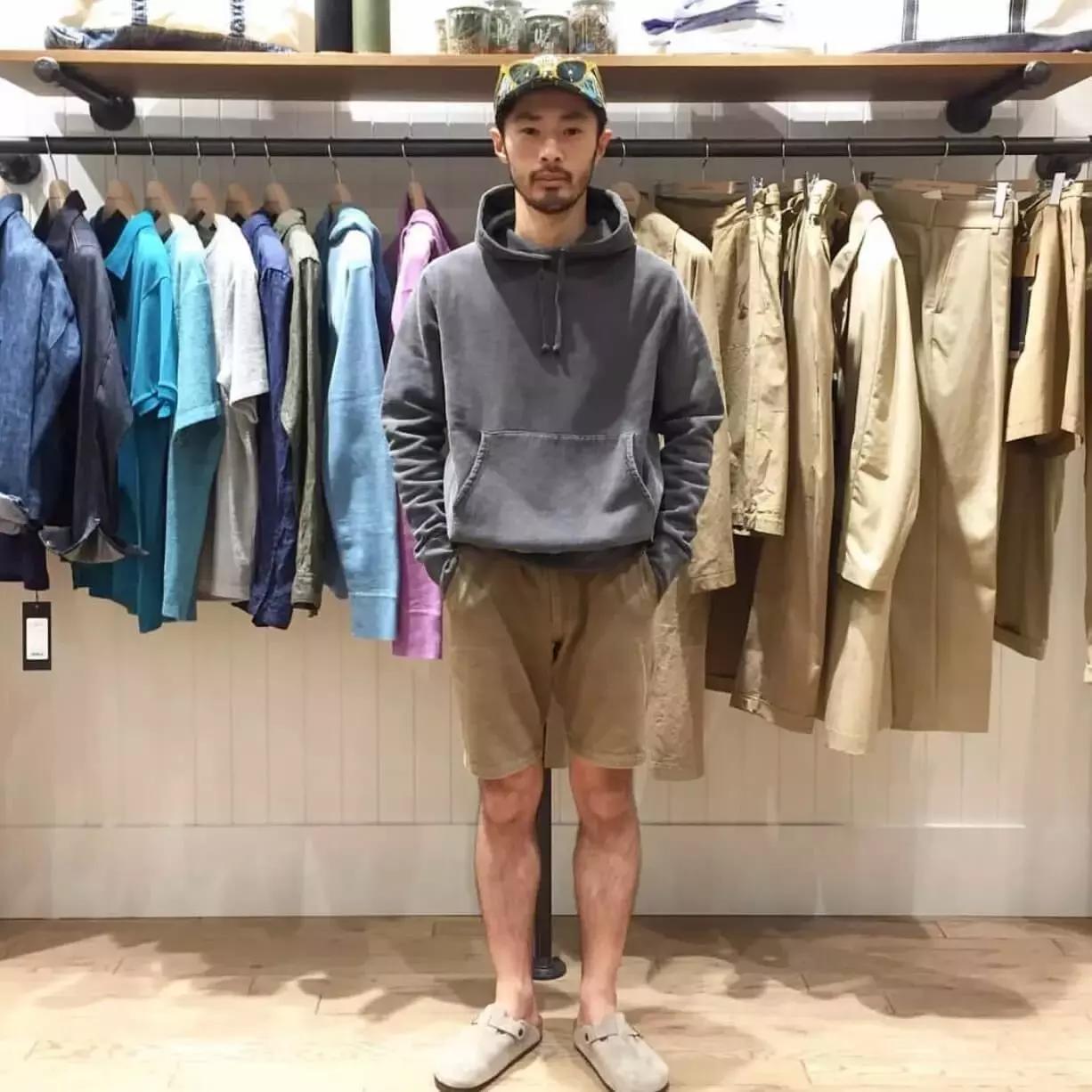 为什么日本那么多年轻人穿西装,日本人什么时候开始流行穿西装