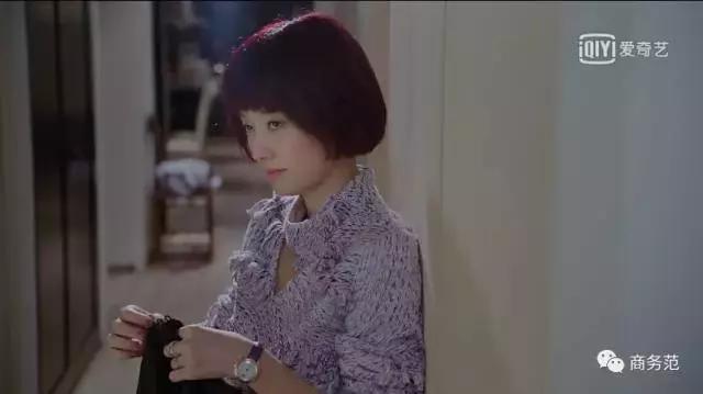 唐晶戴的项链前半生,唐晶戴戒指