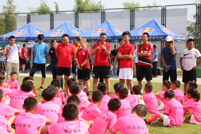 足球青训8-9岁孩子主要练什么,足球青训启蒙训练2-4人