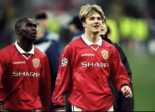 穿长袖踢球的球星,野球场穿什么球衣的一看就是高手