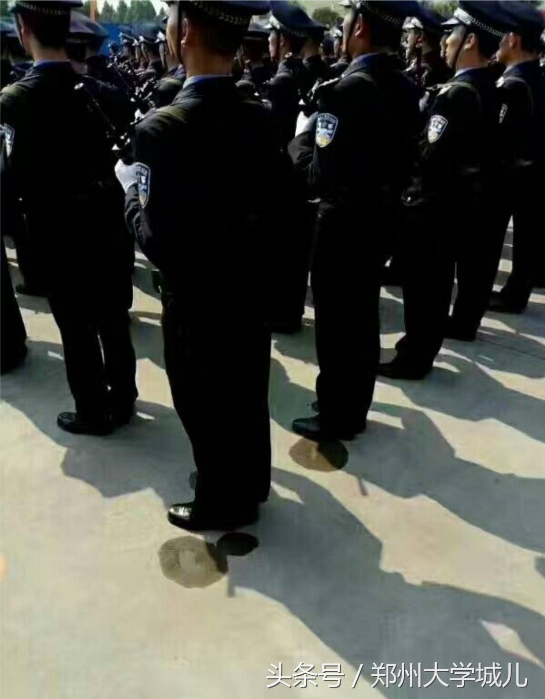 警校汗水湿透,警校生雪中训练