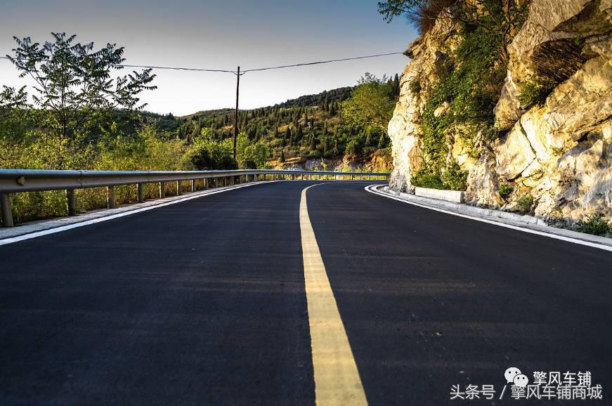 道路中间黄线虚线的含义是什么,道路两边的白线虚线是什么意思