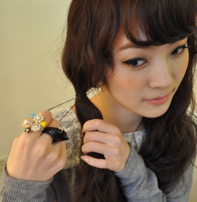 扎头发花苞头教程图解,花苞头的简单扎法蓬松中长发