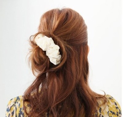 扎头发花苞头教程图解,花苞头的简单扎法蓬松中长发