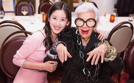 奶茶妹妹生了孩子气质不再！杨幂眼窝凹陷老十岁!AB的眼袋很惊人！