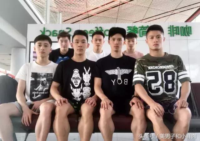 跳水运动员高颜值,跳水冠军练俊杰帅吗