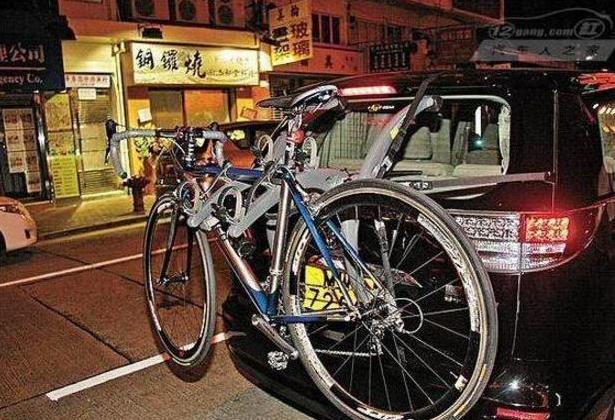 客串3秒就能赚300万，他却选择拒绝，日常座驾仅为自行车