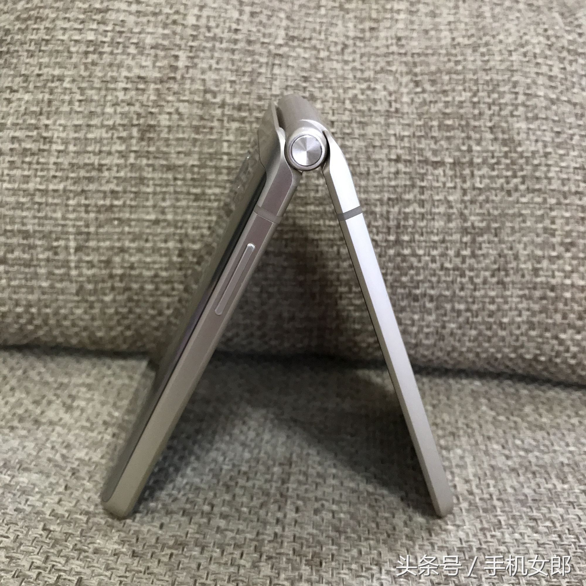 三星w2016翻盖现在多少钱,三星w2019翻盖刚出来价格