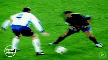 足球小罗如何利用假射来触发双触,小罗足球技巧