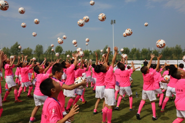 足球青训8-9岁孩子主要练什么,足球青训启蒙训练2-4人