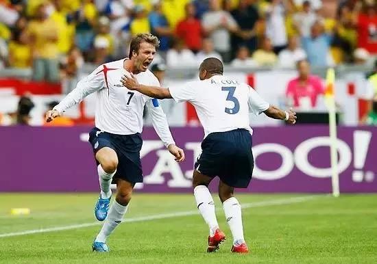 穿长袖踢球的球星,野球场穿什么球衣的一看就是高手