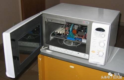 能热饭还能当马桶？别拦我，请把我埋在这样的电脑机箱里