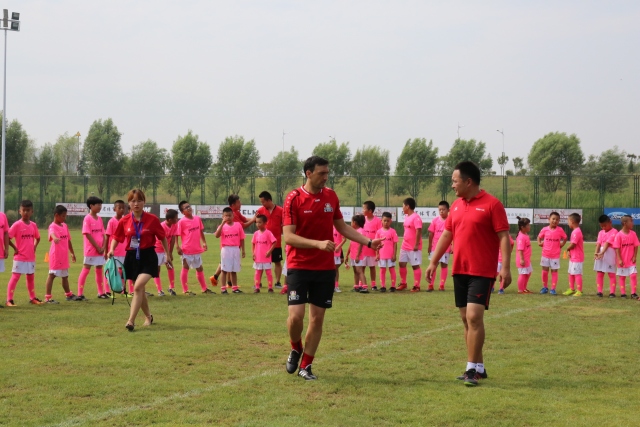 足球青训8-9岁孩子主要练什么,足球青训启蒙训练2-4人