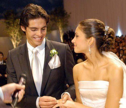 日本足球明星女友,足球明星萨拉女友