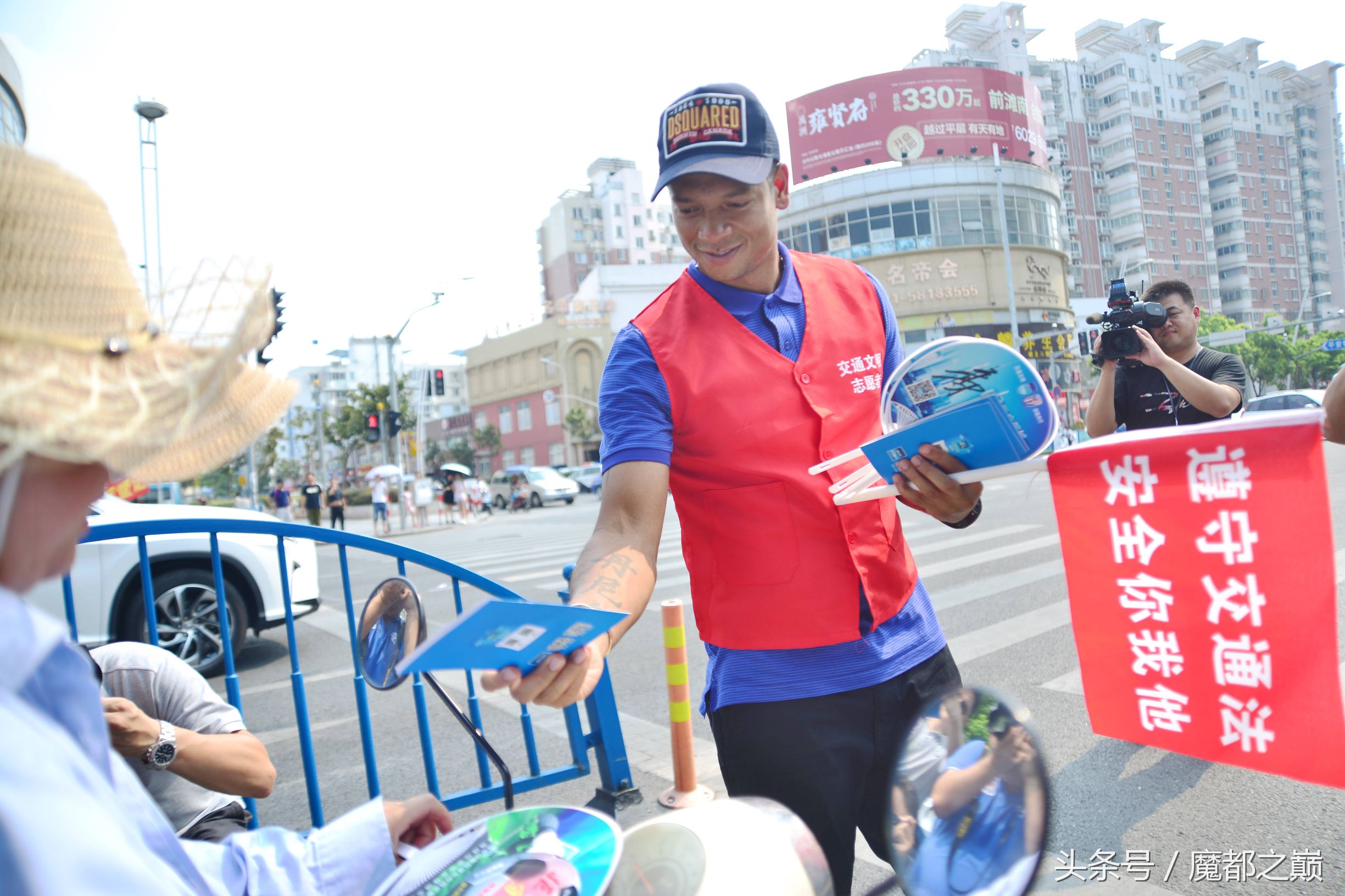 上海申花球员街头,申花新援在上海街头活动