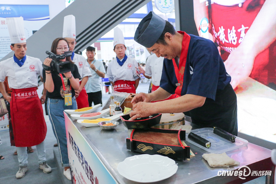 陕西三本及高职院校招生咨询会开幕特点展示引人眼球
