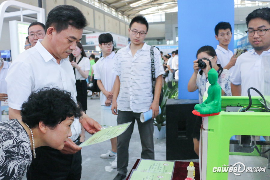 陕西三本及高职院校招生咨询会开幕特点展示引人眼球