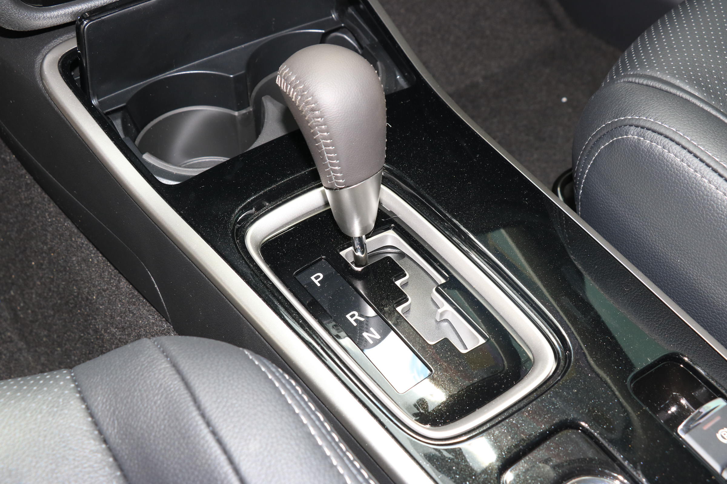 二手欧蓝德和马自达cx-4哪个好,马自达cx-4和欧蓝德哪个好