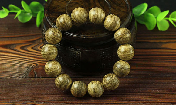 木质佛珠手串图片大全,女生可以戴的木质佛珠手串