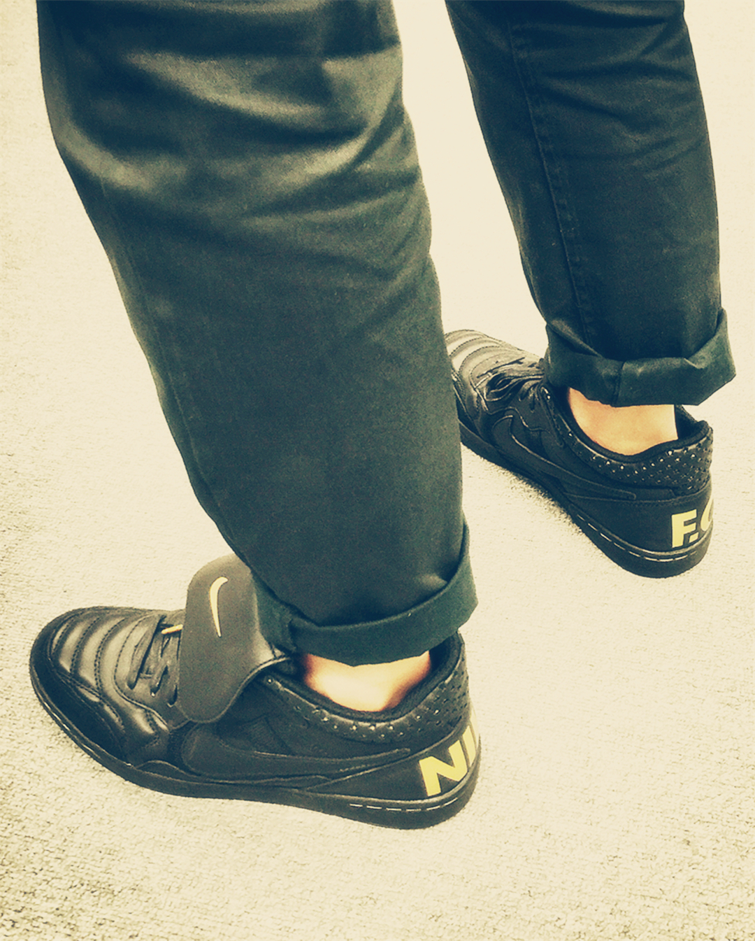 足球鞋高颜值脚感好,哈登潮足球鞋