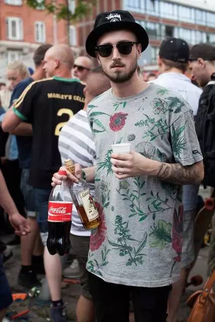 渔夫帽秋冬搭配街拍,夏季黑色渔夫帽女穿搭