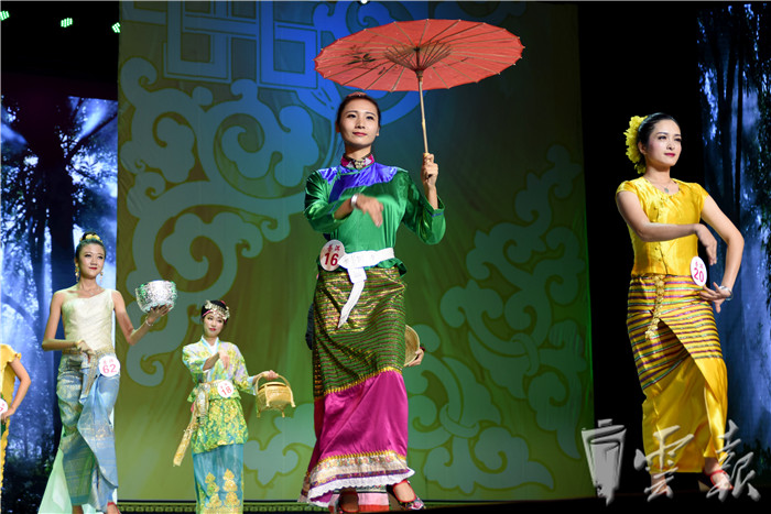 楚雄民族服饰图片,楚雄最漂亮的民族服装