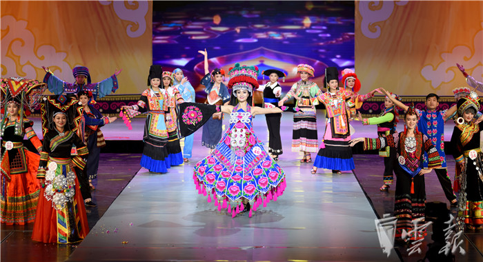 楚雄民族服饰图片,楚雄最漂亮的民族服装