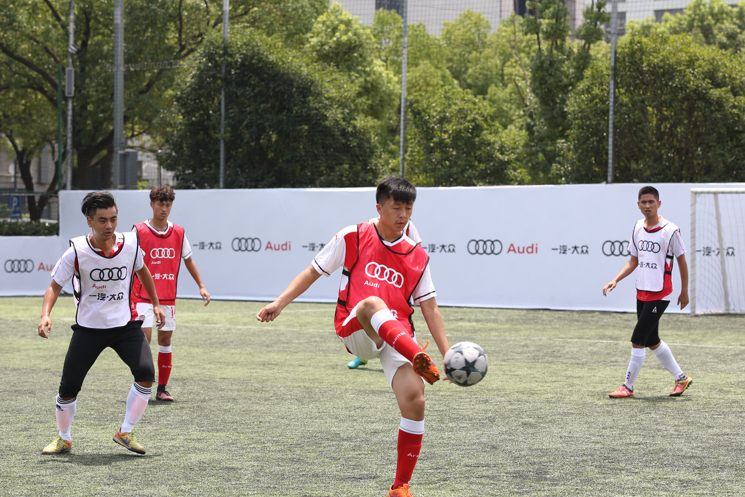 玩儿起足球营销奥迪真的有一套