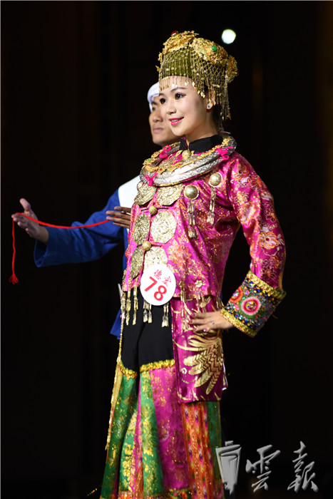 楚雄民族服饰图片,楚雄最漂亮的民族服装