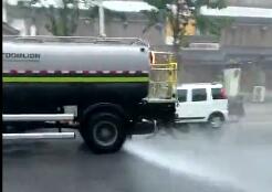 洒水车敬业,洒水车冒雨是敬业吗