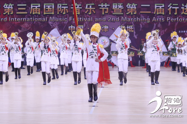 FightOn!全国21所学校在宝坻比赛行进艺术，天津海河中学、41中的学生“帅拉风”