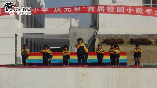 妙笔丹青绘琼枝爱撒铺咀淡如菊